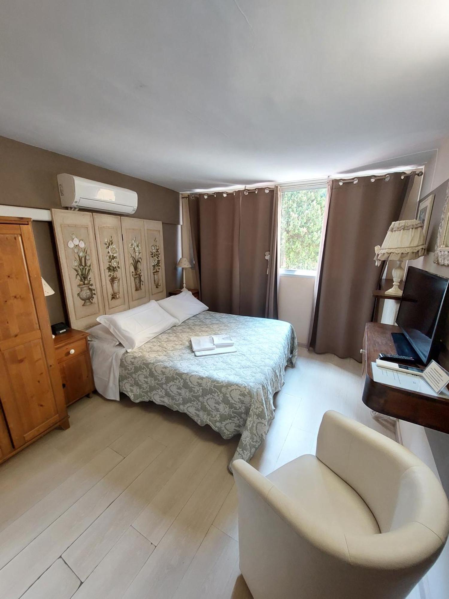 דיאנו מרינה Hotel Tina מראה חיצוני תמונה