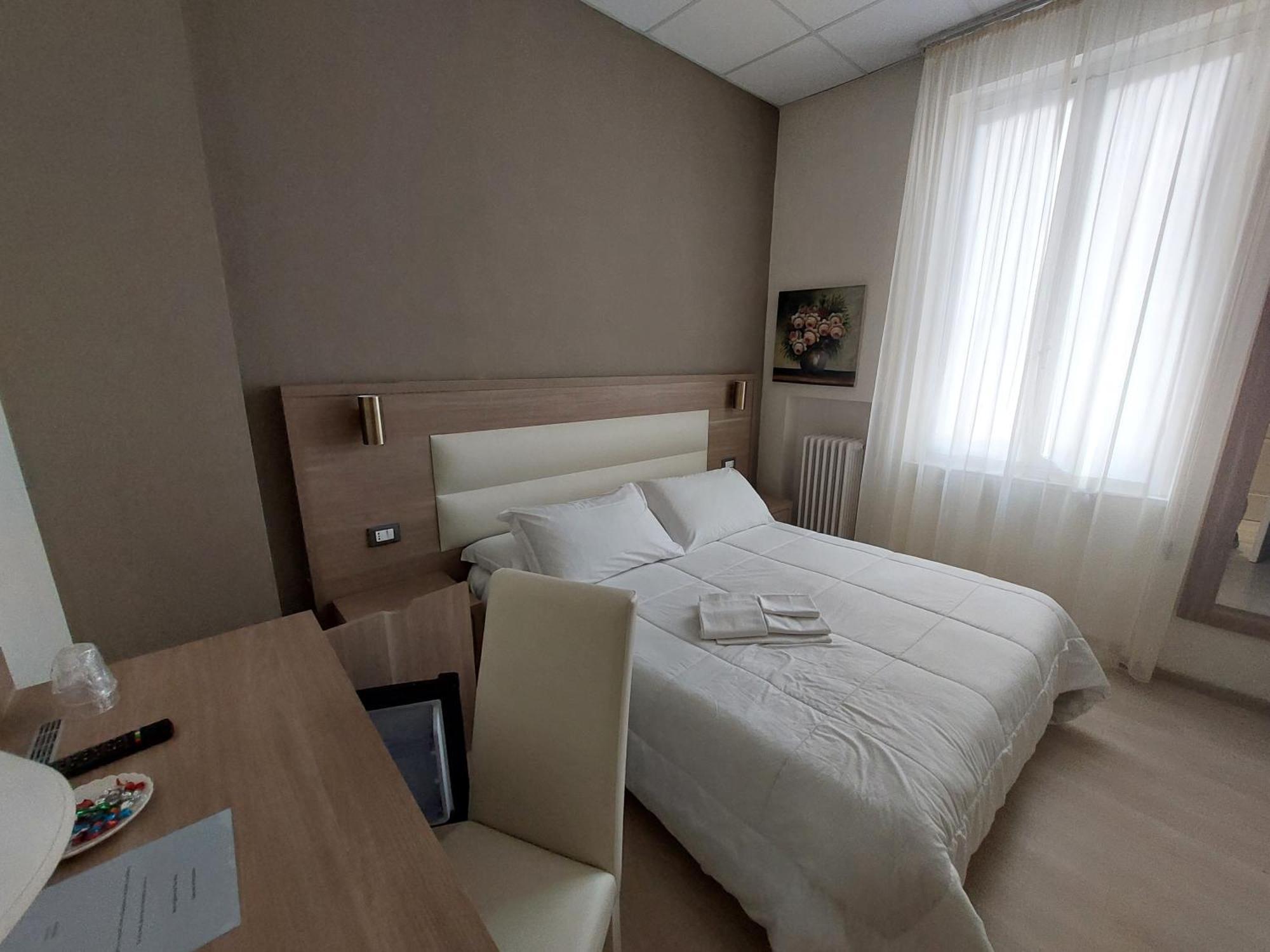 דיאנו מרינה Hotel Tina מראה חיצוני תמונה